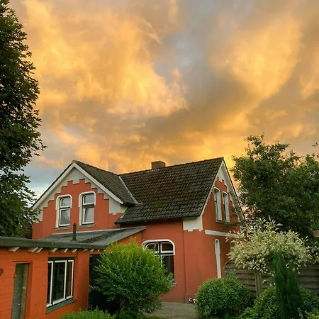 בית נופש Charming Near The Wadden Sea *