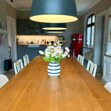 בית נופש Charming Near The Wadden Sea *