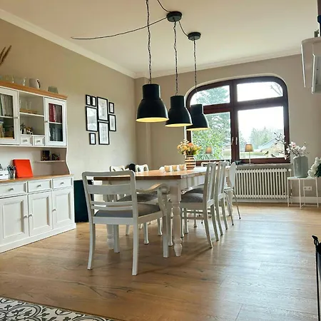 בית נופש Charming Near The Wadden Sea